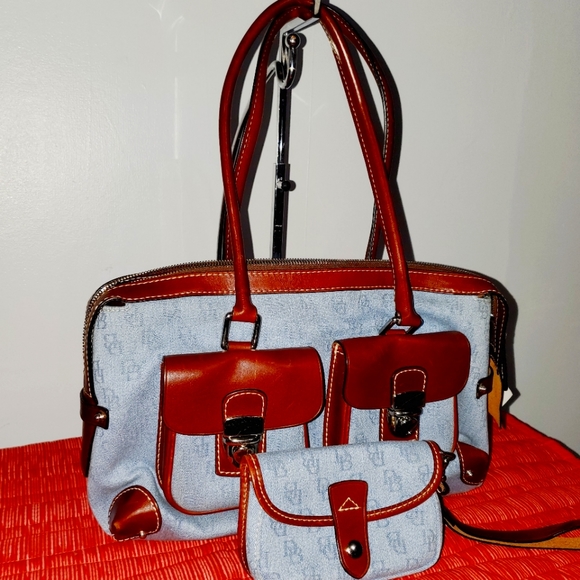 Dooney & Bourke Handbags - Dooney &Bourke key, fab Wallet Shoulder Bag